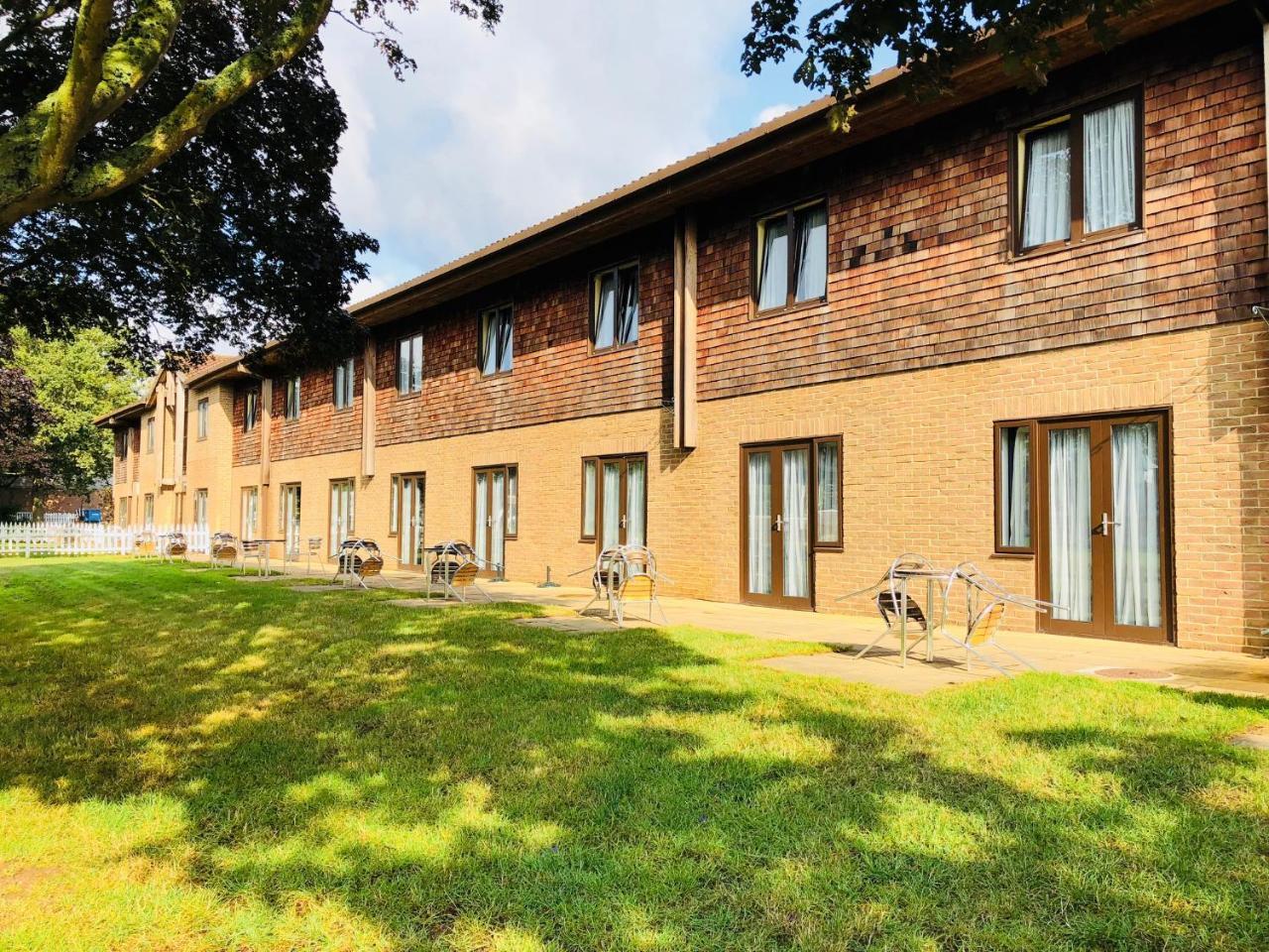 Stoneleigh Park Lodge Ashow 외부 사진